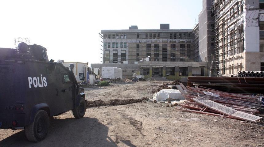 Diyarbakır&rsquo;da inşaat iskelesi &ccedil;&ouml;kt&uuml;: 2&rsquo;si ağır 3 iş&ccedil;i yaralı