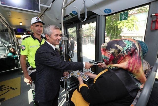 Belediye Başkanı Tahmazoğlu yaya geçidi nöbetinde