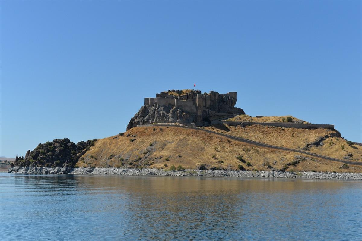 Pertek Kalesi bir&ccedil;ok medeniyete ev  sahipliği yapıyor