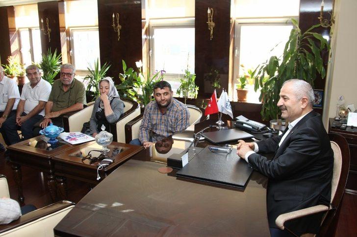 Pelitli mahalle sakinleri tapularına kavuştu G3