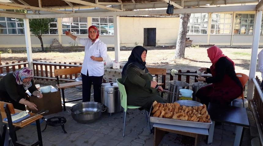 Vefat eden &ouml;ğretmen i&ccedil;in lokma hayrı