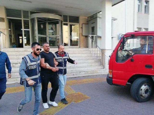 Cezaevi firarisi kombi hırsızını polis ekipleri yakaladı