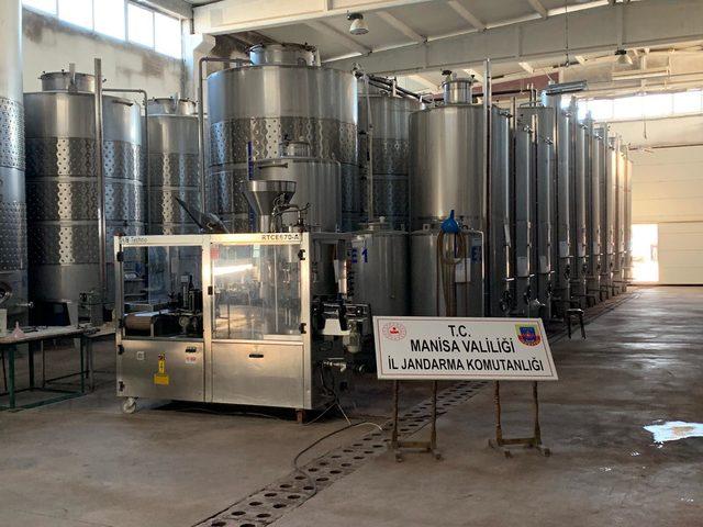 Manisa'da 207 bin 750 litre kaçak üretim şarap ele geçirildi
