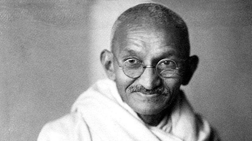 Mahatma Gandi'nin anıtta saklanan külleri çalındı