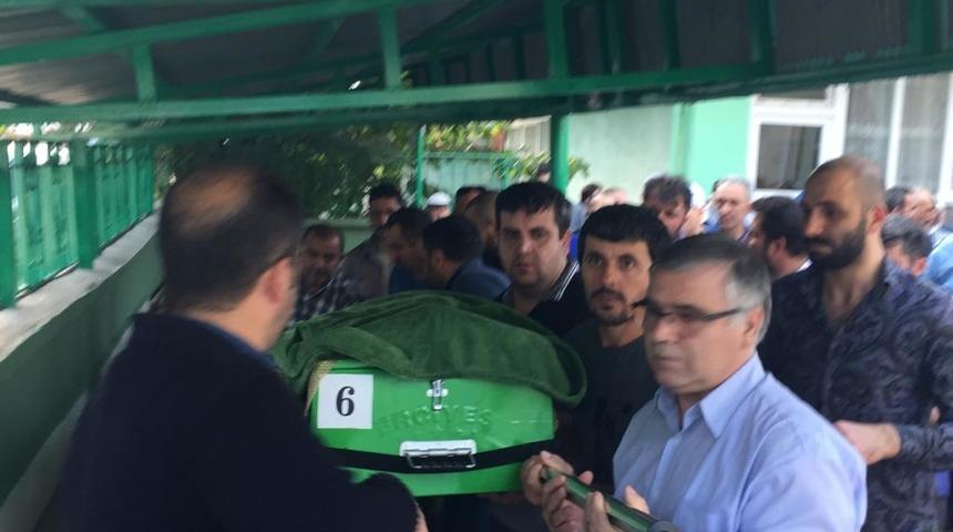 Kazada &ouml;len 3 &ccedil;ocuk annesi hamile kadın, toprağa verildi