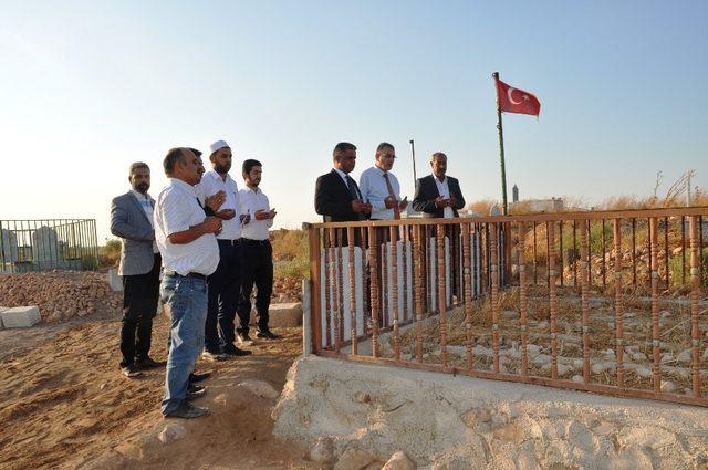 Suriye’den atılan havan topuyla hayatını kaybedenler mezarları başında anıldı