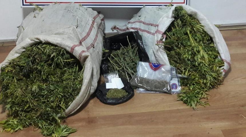 Bergama'da uyuşturucu tacirlerine operasyon: 2 tutuklama