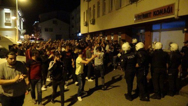 16 yaşındaki çocuğun cinsel istismarına halk tepkisi: 11 tutuklama (2)
