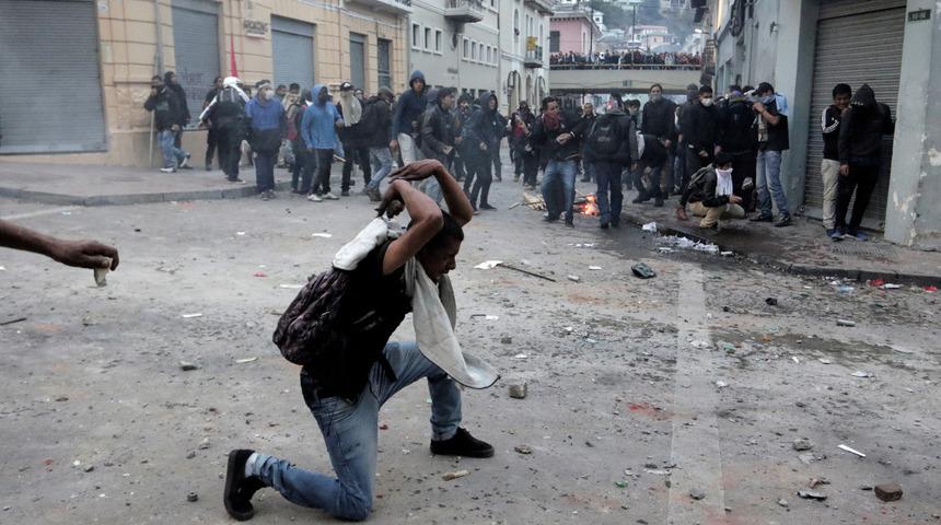 &Uuml;lke karıştı! Olağan&uuml;st&uuml; hal ilan edildi