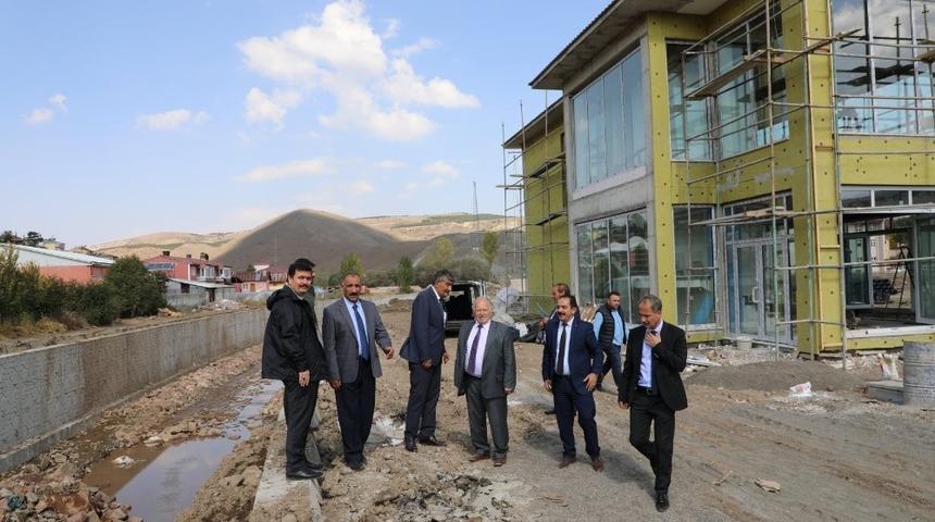 Vali Arslantaş, Refahiye&rsquo;de incelemelerde bulundu