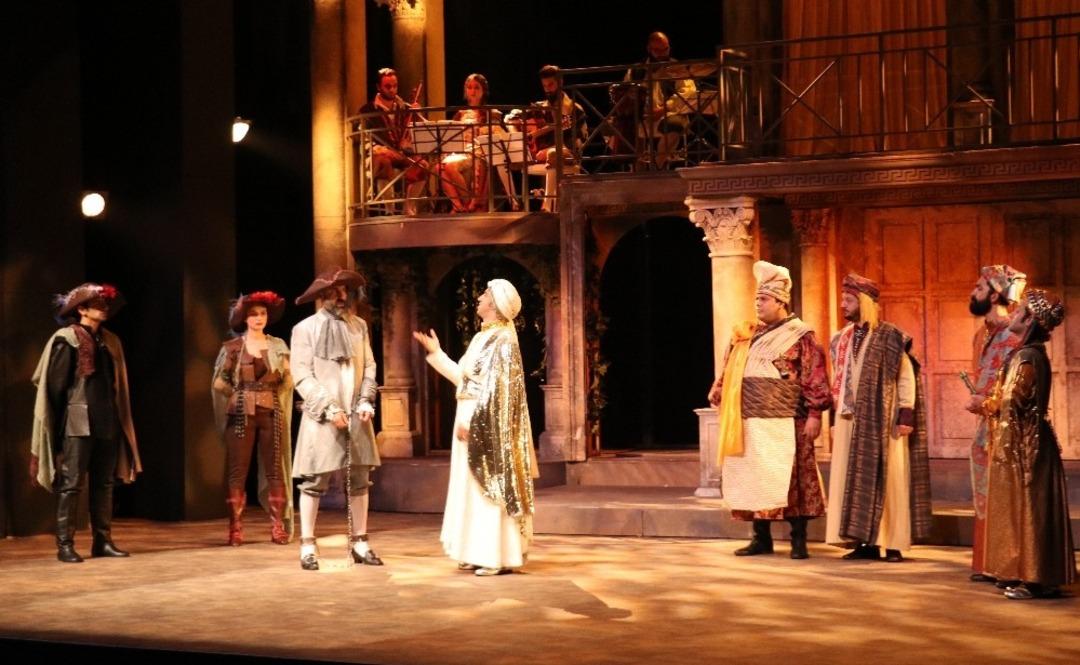 Van Devlet Tiyatrosundan muhteşem a&ccedil;ılış