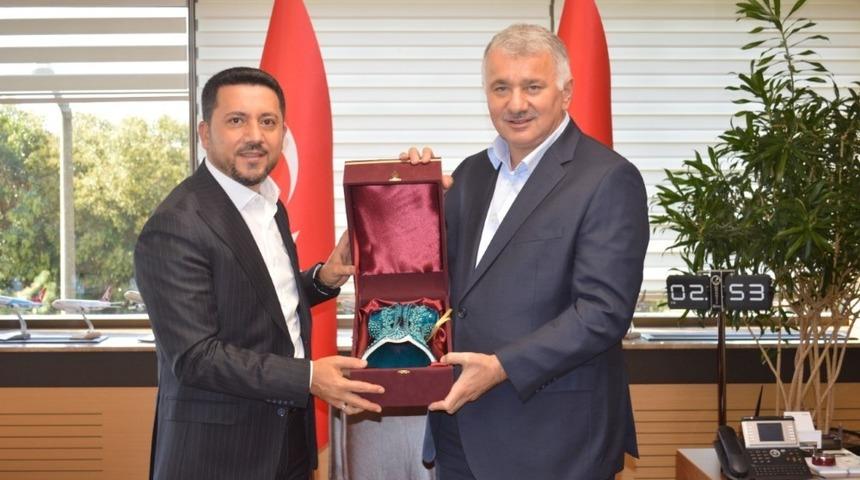 Belediye Başkanı Arı, THY Genel M&uuml;d&uuml;r&uuml; Bilal Ekşi&rsquo;yi ziyaret etti