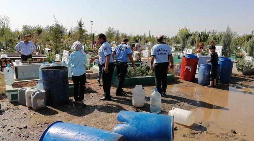 Bağlar Belediyesi&rsquo;nden mezarlıklarda denetim