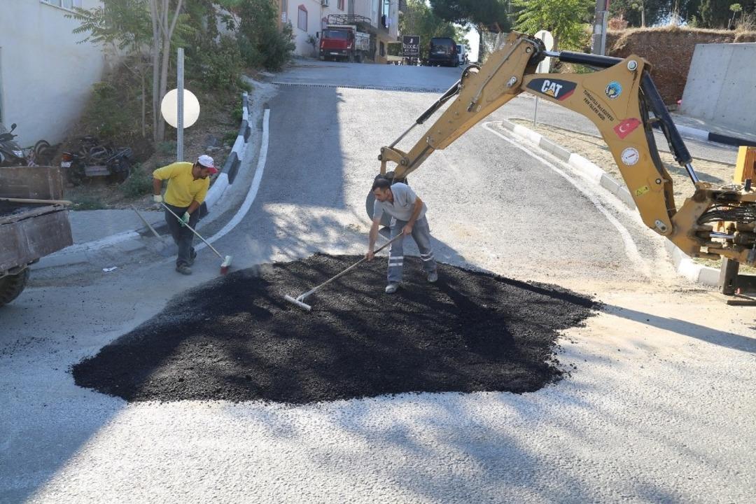 Turgutlu&rsquo;da bozuk yollarda asfalt &ccedil;alışmaları başladı