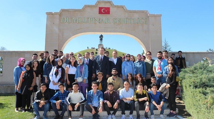 &Ouml;ğrenciler Dumlupınar Şehitliği&rsquo;ni ziyaret etti
