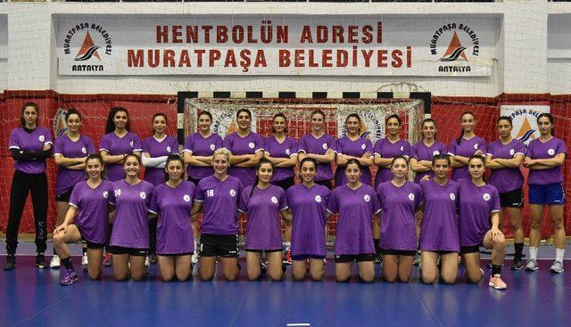 Muratpaşa Belediyesi kadın hentbol takımı sezonu açıyor