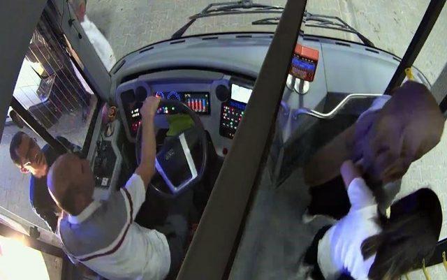 Hasta öğrenciyi otobüsle hastaneye ulaştırdı