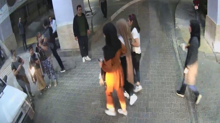 Hasta &ouml;ğrenciyi otob&uuml;sle hastaneye ulaştırdı