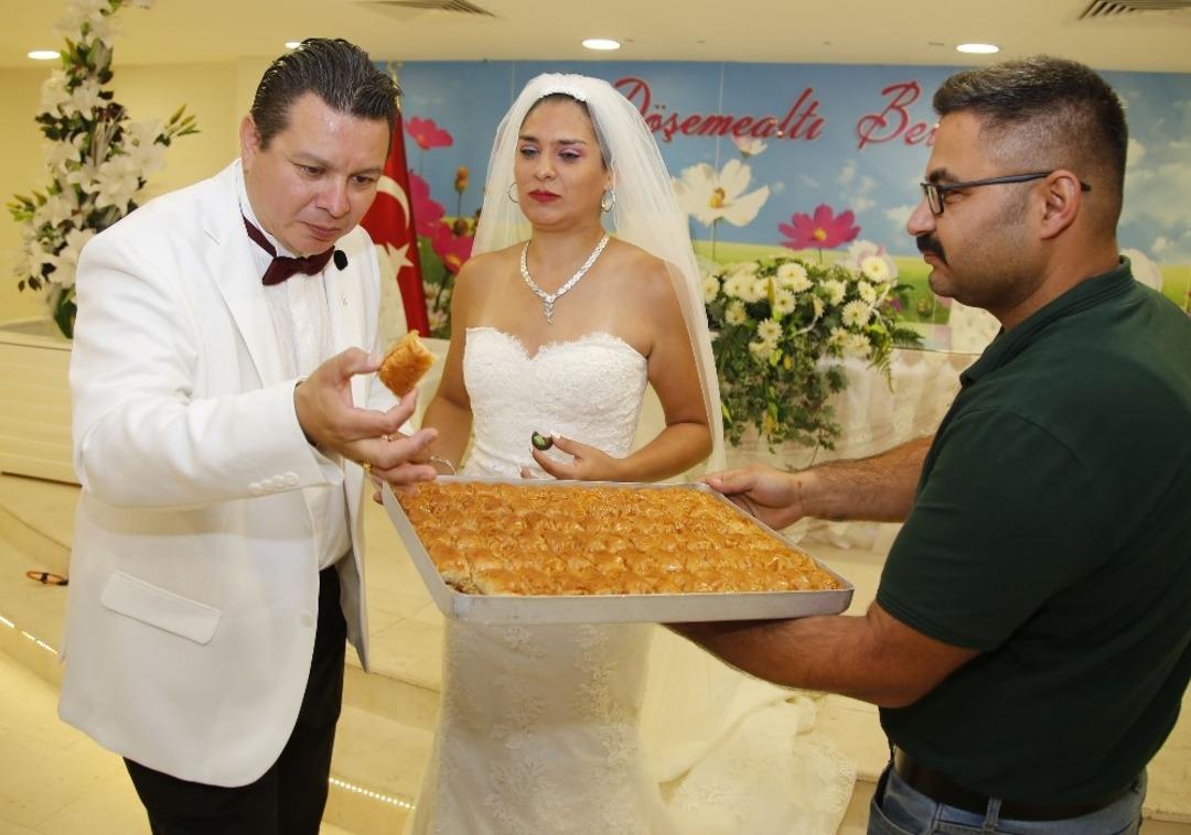 Kuzey Amerika&rsquo;dan Antalya&rsquo;ya uzanan aşk hikayesi