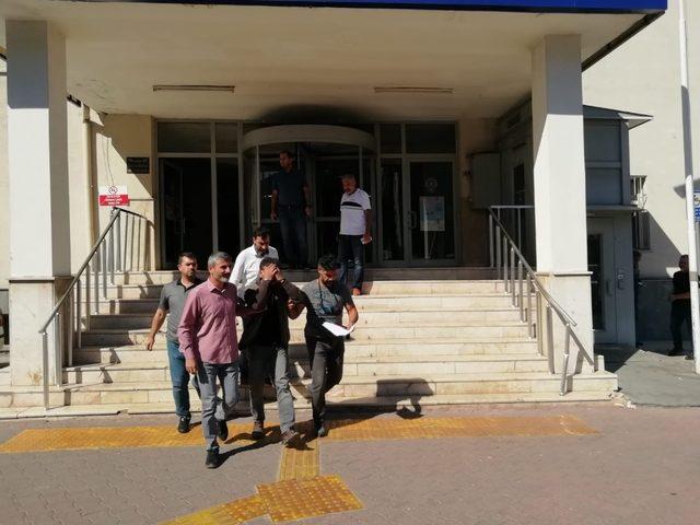Aranan şahıs yakalanmamak için evine kadın kıyafetiyle girip çıkmış