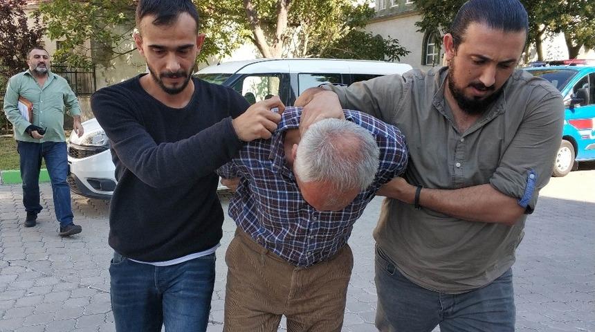 Kendisinden ayrılmak isteyen 3 &ccedil;ocuk annesi sevgilisini bı&ccedil;akladı