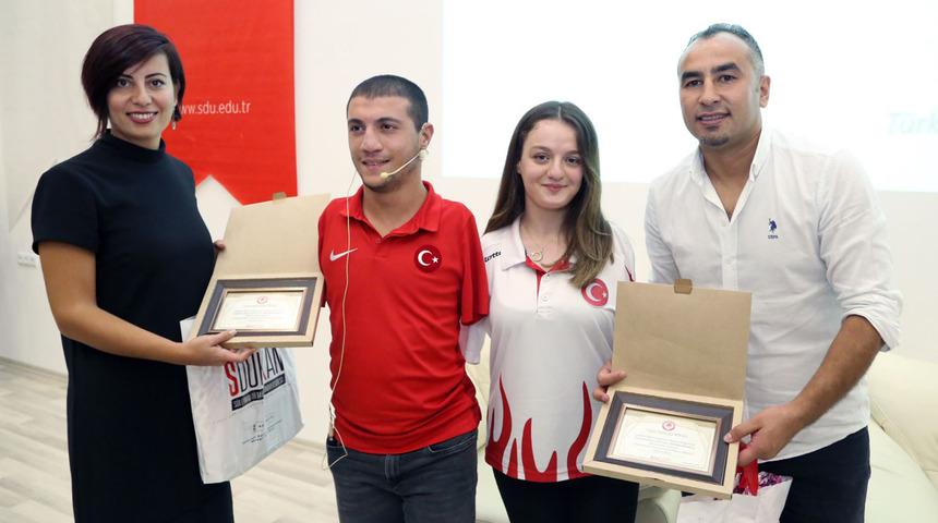 D&uuml;nya Şampiyonu Beytullah Eroğlu: Biz &uuml;&ccedil;&uuml;nc&uuml; t&uuml;r insan değiliz