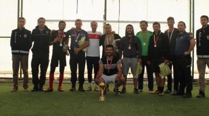 Otlukbeli&rsquo;de Futbol Turnuvası kupa t&ouml;reni d&uuml;zenlendi