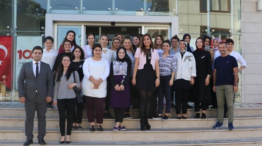 Opr. Dr. Karaca: &ldquo;Meme kanserinde erken teşhis hayat kurtarıyor&rdquo;