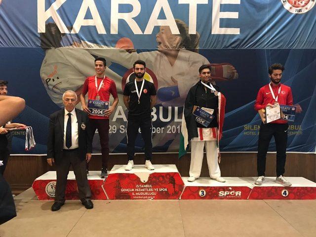 Kağıtsporlu sporcular karate turnuvasında madalyaları topladı