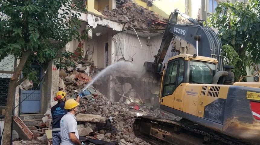 Sultangazi&rsquo;de riskli binaların tespit &ccedil;alışmaları s&uuml;r&uuml;yor