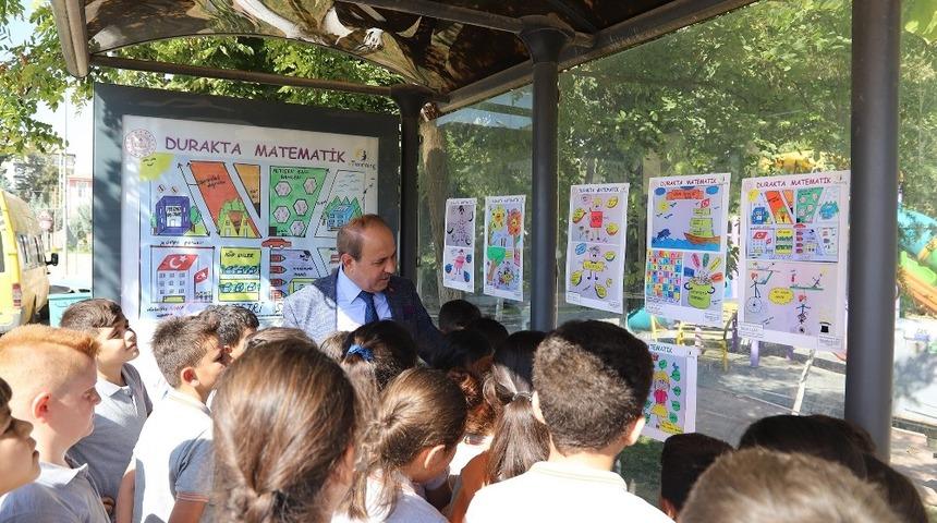 Ootob&uuml;s durağında Matematik dersi