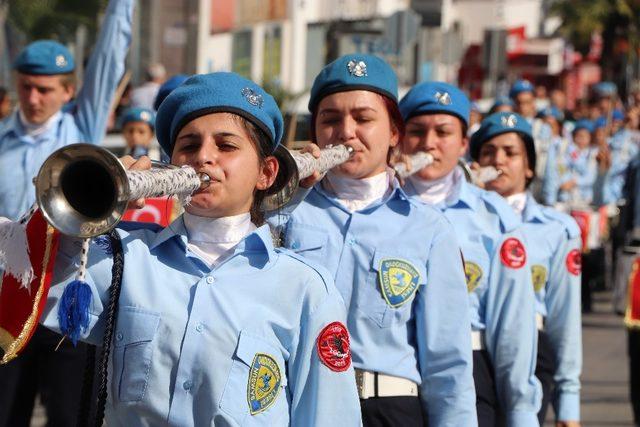 Yüzlerce kişi sağlık ve spor için yürüdü