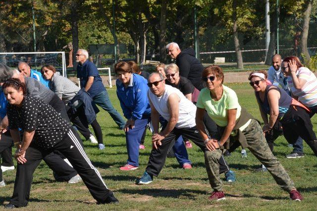 Tazelenme Üniversitesi öğrencileri sabah sporunda