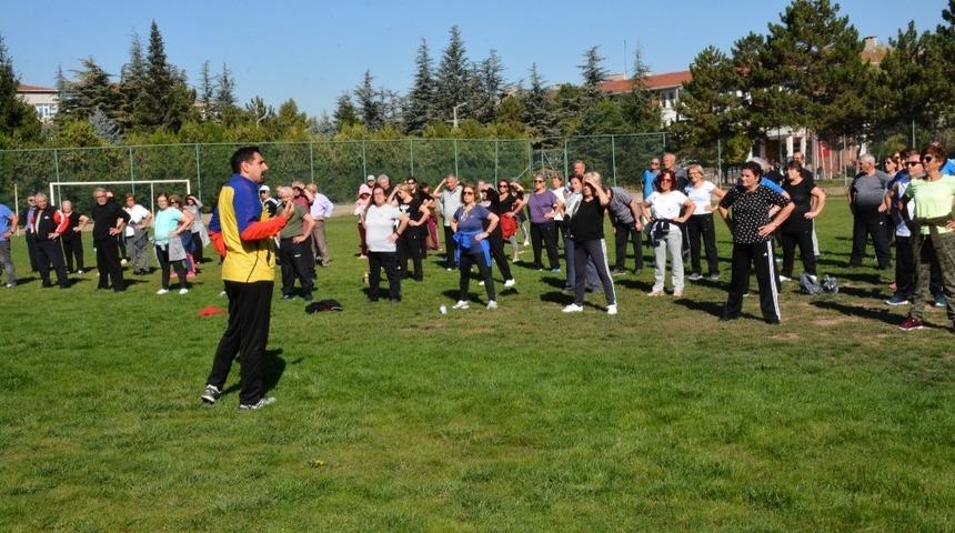 Tazelenme Üniversitesi öğrencileri sabah sporunda