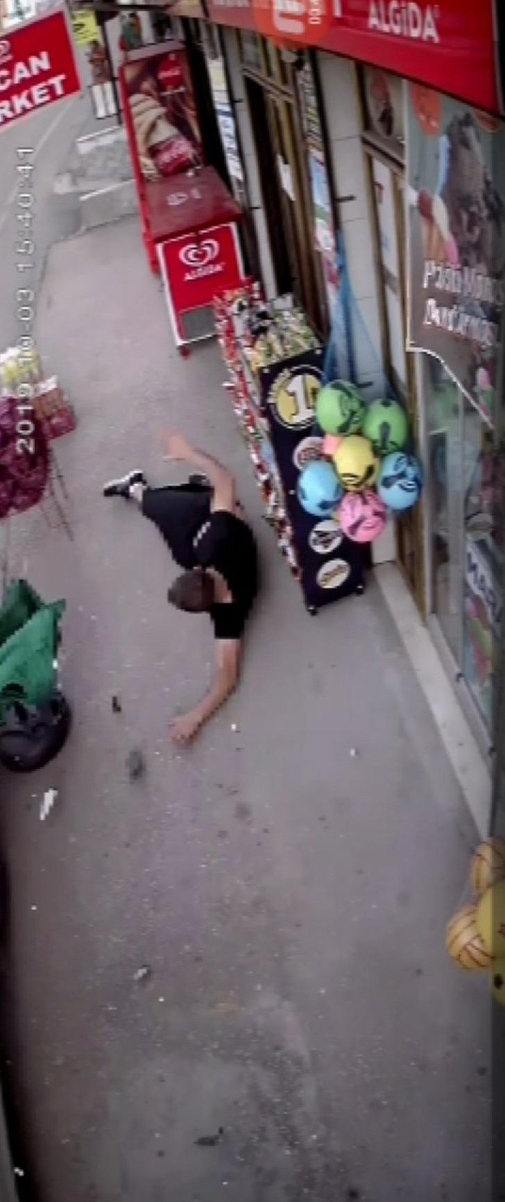 Kucağında bebeğiyle bekleyen babaya aracıyla çarpıp kaçtı! G1