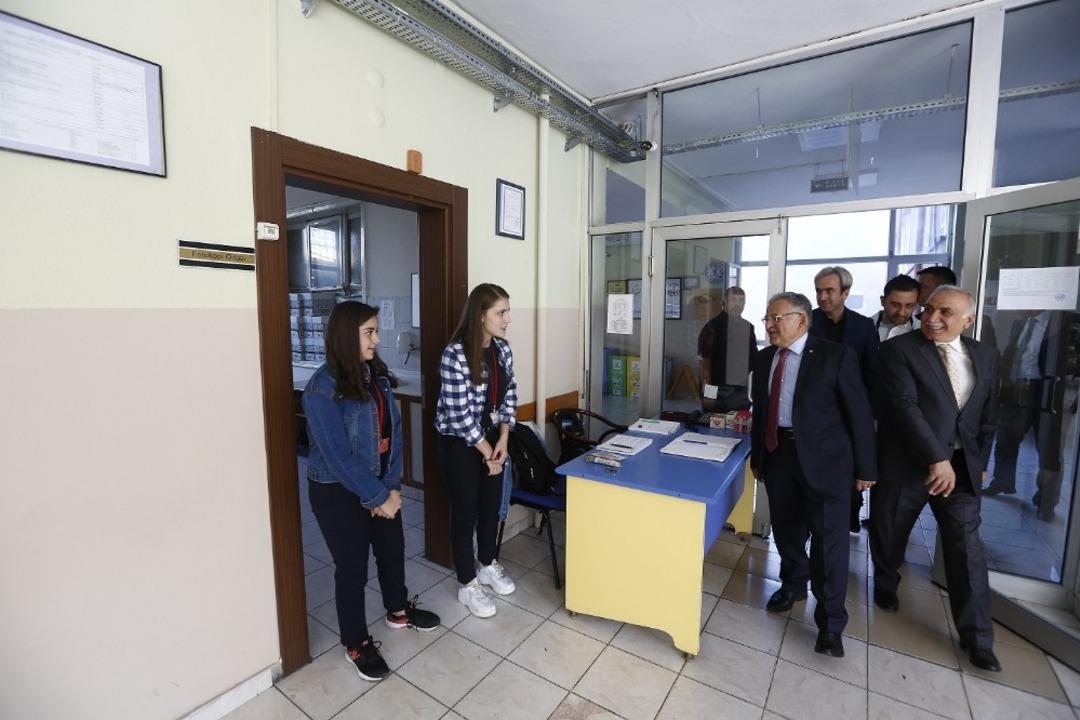 Başkan&rsquo;dan &ouml;ğrencilere &ouml;nemli tavsiyeler