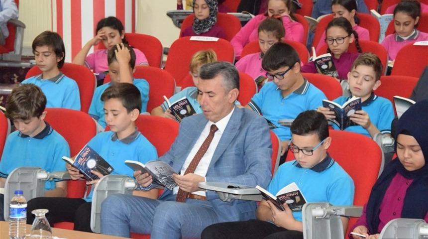 Edremit Kaymakamı Ali Sırmalı: &ldquo;Kitap hayatın vazge&ccedil;ilmez bir par&ccedil;ası&rdquo;