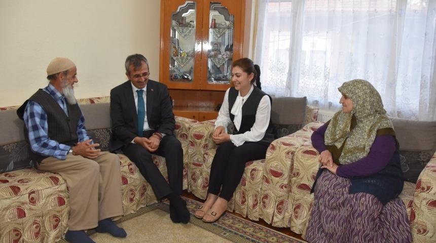 Vali Sezer: "Şehit ve gazi ailelerinin her zaman yanındayız"