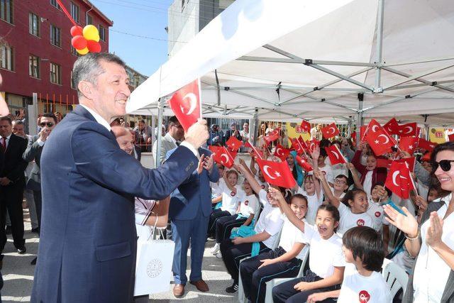 Bakan Selçuk, Eskişehir’de orta okul açılışına katıldı