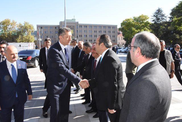 Bakan Selçuk, Eskişehir’de orta okul açılışına katıldı