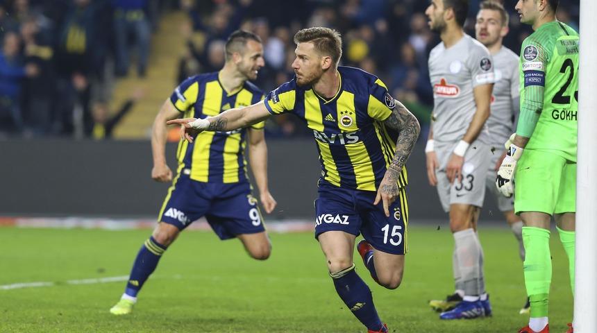 Serdar Aziz Fenerbahçe'den ayrılacağına dair haberleri yalanladı