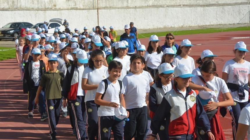 Isparta’da ’Koş, Yürü, Oyna, Sağlıklı Yaşa’ temalı Dünya Yürüyüş Günü etkinliği