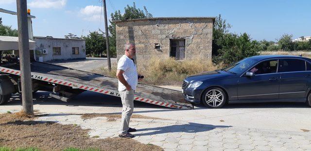 Makam aracına haciz gelince eşekle işe gitmeye başladı