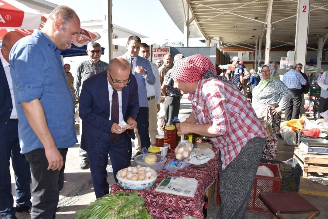 Başkan Kayda &uuml;retici pazarında alışveriş yaptı
