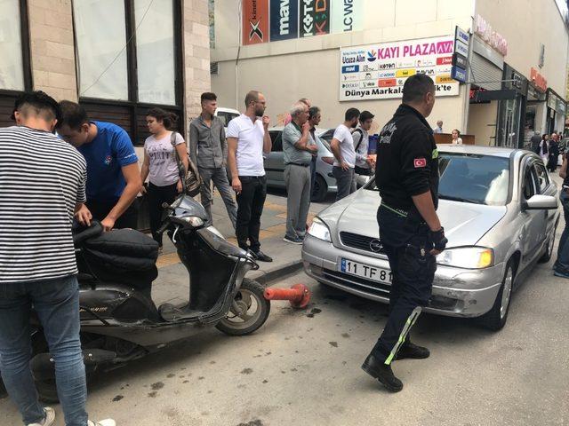 Bilecik’te otomobil ile motosiklet çarpıştı : 1 yaralı