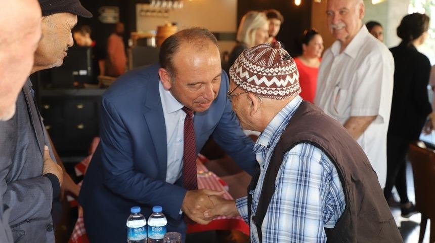 Başkan Akın huzurevi sakinlerinin duasını aldı