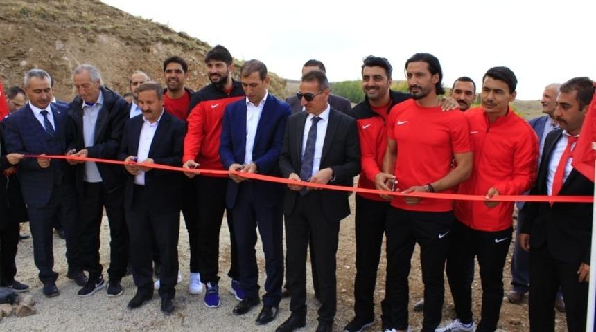 Aşkale&rsquo;de spor sahası a&ccedil;ılışı yapıldı