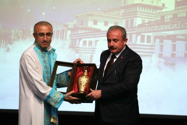 TBMM Başkanı Mustafa Şentop “Türkiye son sözünü söylemiş bir devlet değildir, aksine daha çok şey söyleyecek bir devlettir”