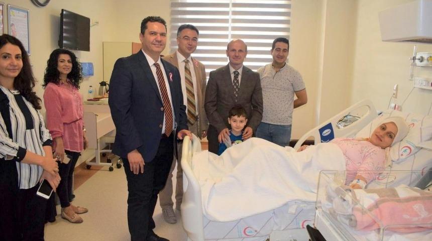 Yunus Emre Devlet Hastanesi Doğumhanesinde ilk bebek d&uuml;nyaya geldi