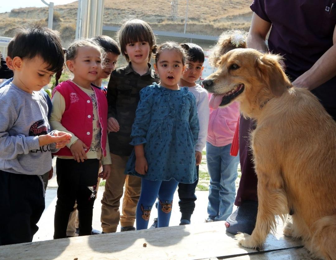 Miniklerden sevimli dostlarına ziyaret